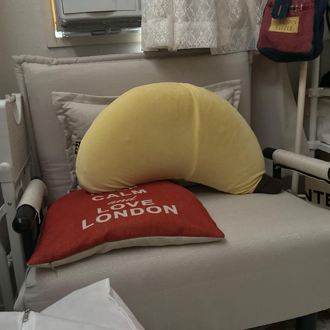 早めのお買い求め　今月中購入お値下げ❣️折りたたみベッド　ベージュ　クッション付き