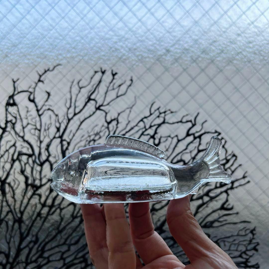 骨董　時代ガラス　珍品　魚型プレス　金平糖瓶？　文鎮？　用途不明　ウランガラス