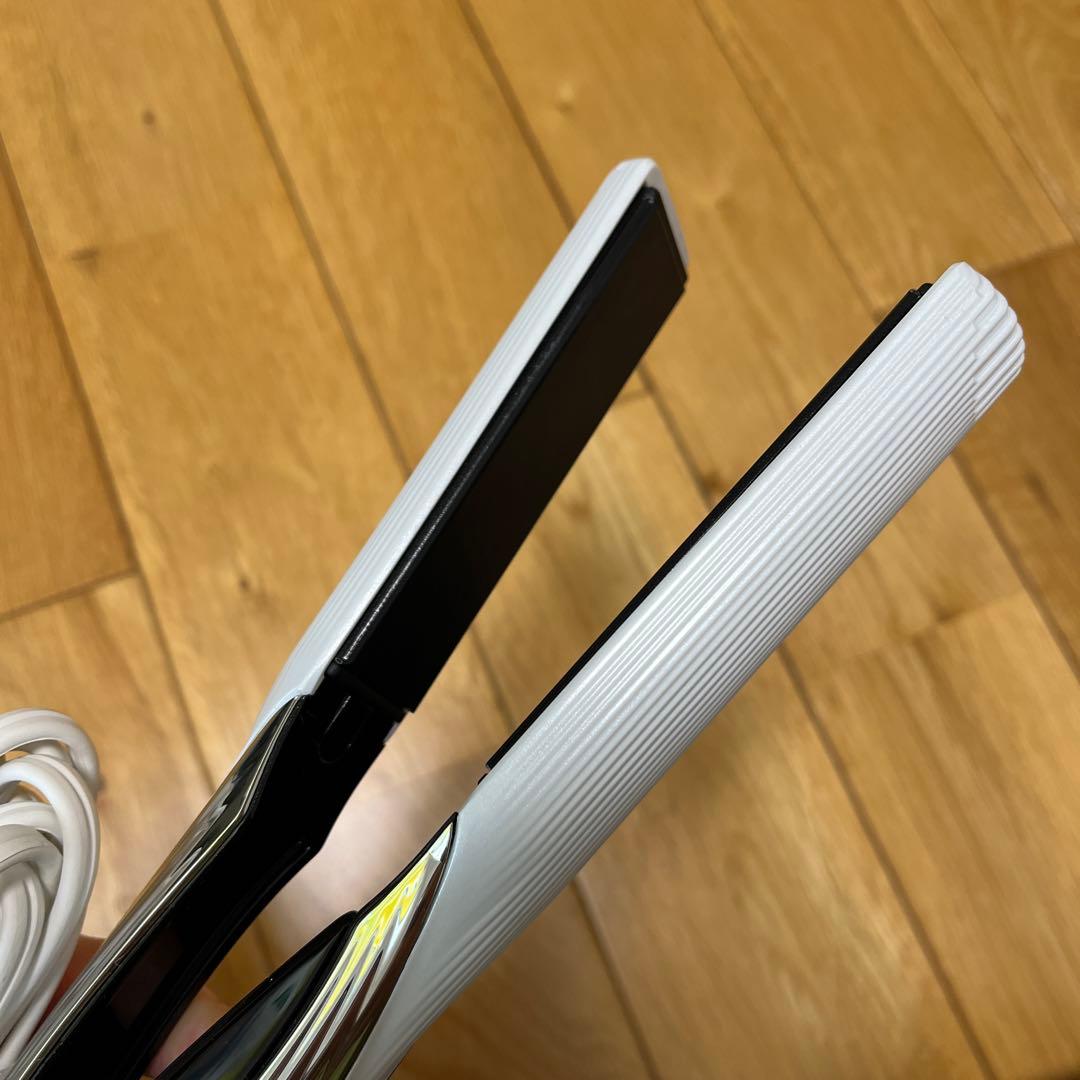 リファ　ホワイト ストレートヘアアイロン