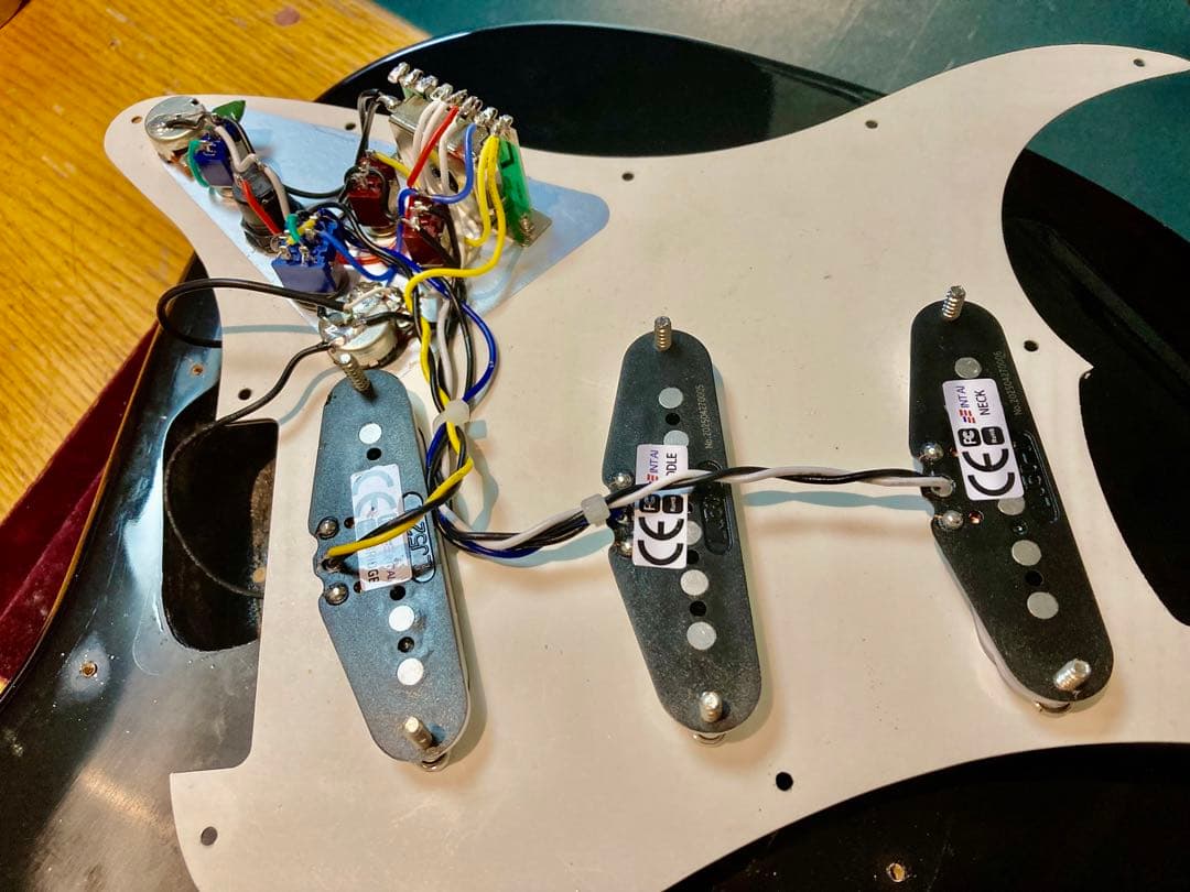 ☆美品 ローノイズピックアップ搭載　新機能を追加したMavis ST