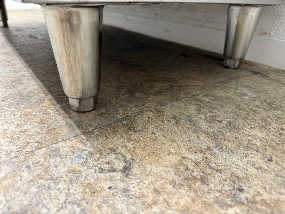 ステンレス　業務用　扉付き作業台　厨房　飲食店　W９００ｘD４５０ｘH８７０ｍｍ