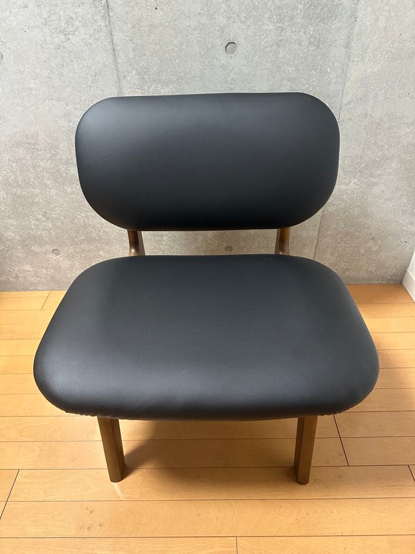 【美品】ニトリ レザー調 ラウンジチェア（1人掛け）ブラック／木製フレーム
