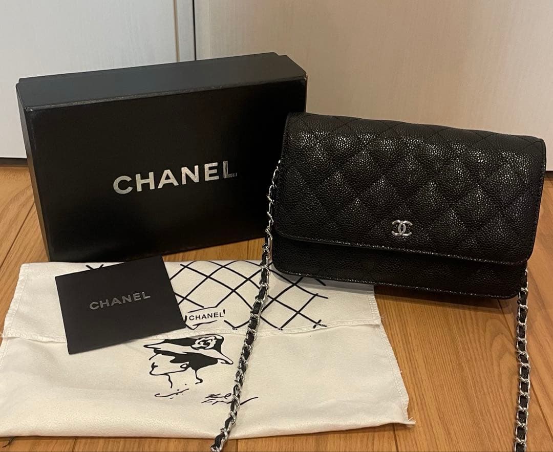 CHANEL ブラックレザー ショルダーバッグ　ノベルティギフト