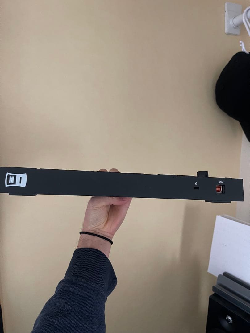 【限定価格】Maschine Micro MK3 MIDIコントローラー 黒