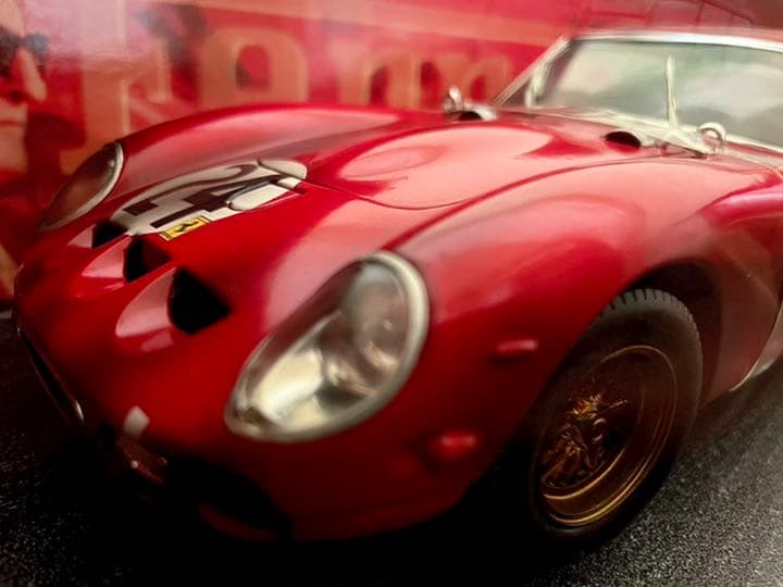 価格変更 1/18 ホットウィール フェラーリ250GTO ウェザリング仕様