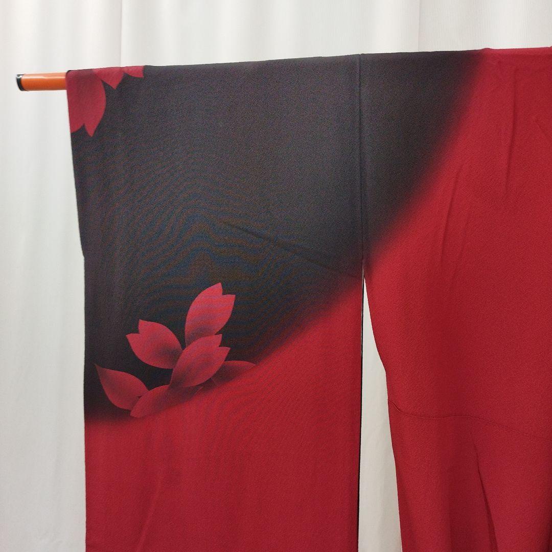 赤黒桜模様振袖