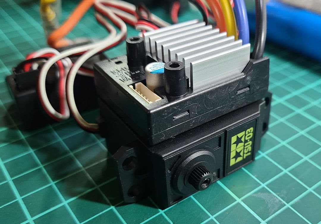 タミヤファインスペック2.4G受信機、アンプ、サーボのセット