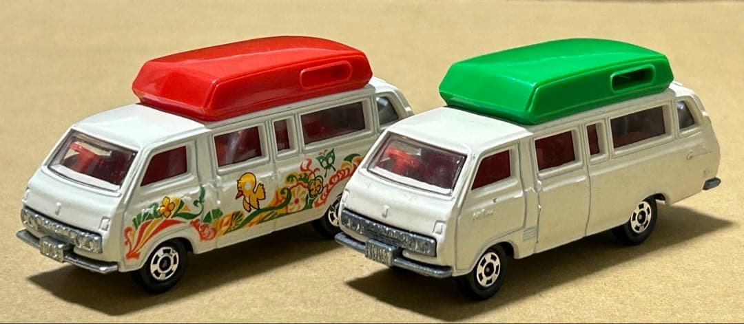 トミカ トヨタ ハイエースコミューター キャンピングカー 2台セット
