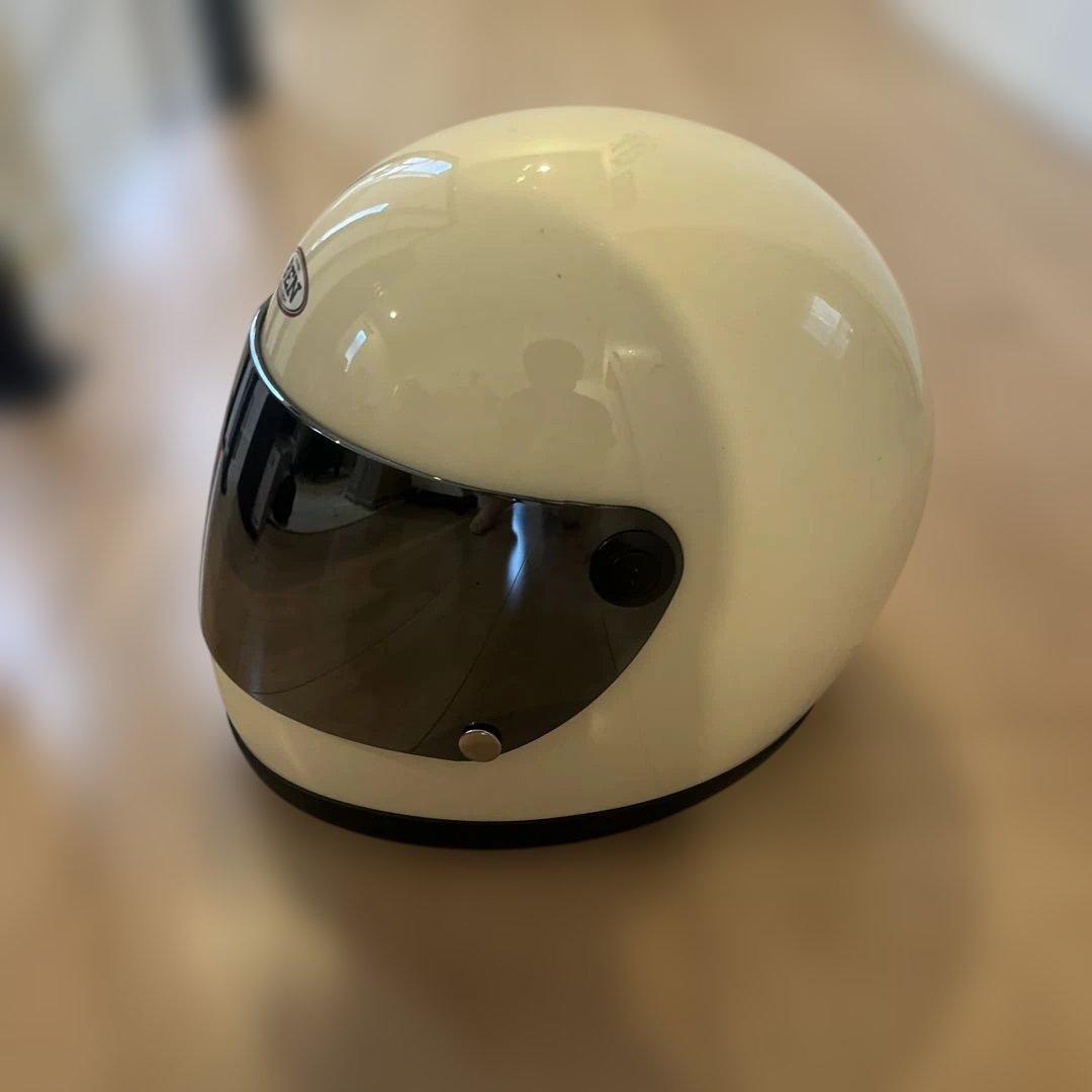 BEN族ヘルクリーム色