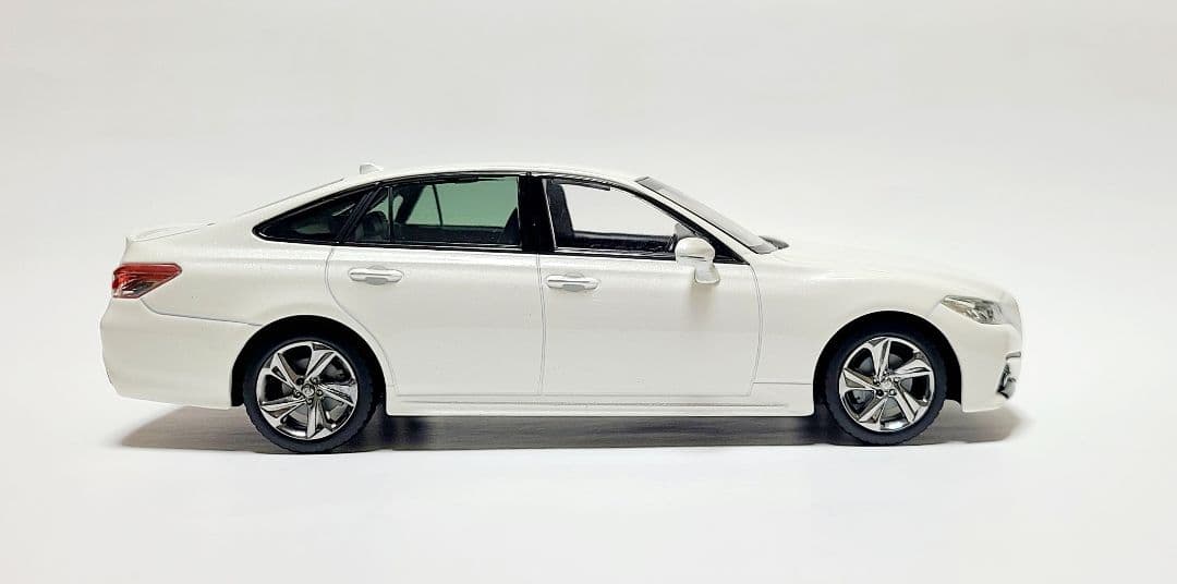 トヨタ 220系クラウン RSアドバンス カラーサンプル