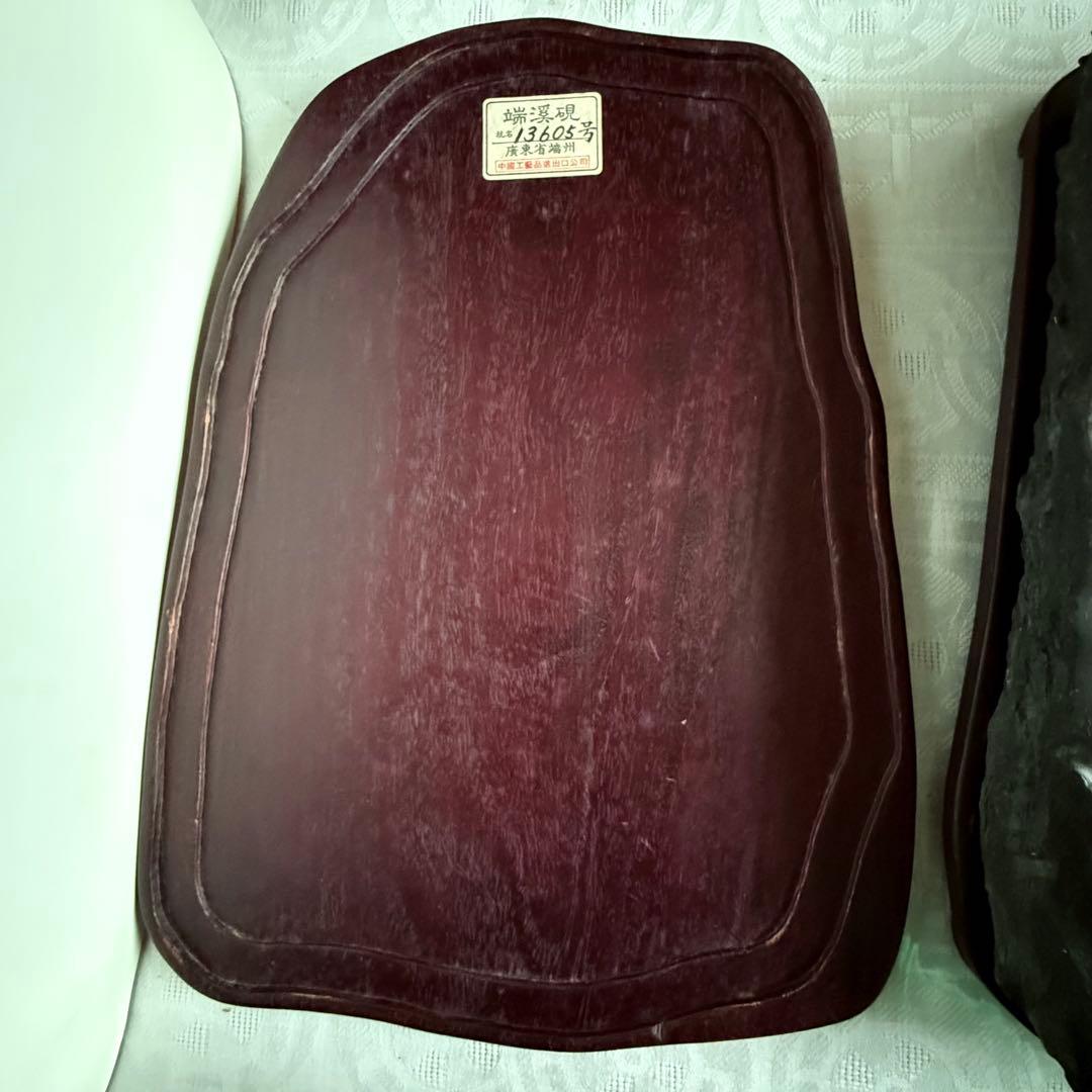 超限定出品18日20時‼️端渓硯大硯　鳥梅陽刻天然眼中國美術唐木台と蓋証明書付①