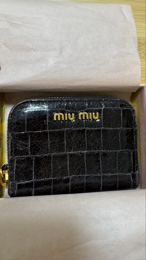 MIU MIU ケース