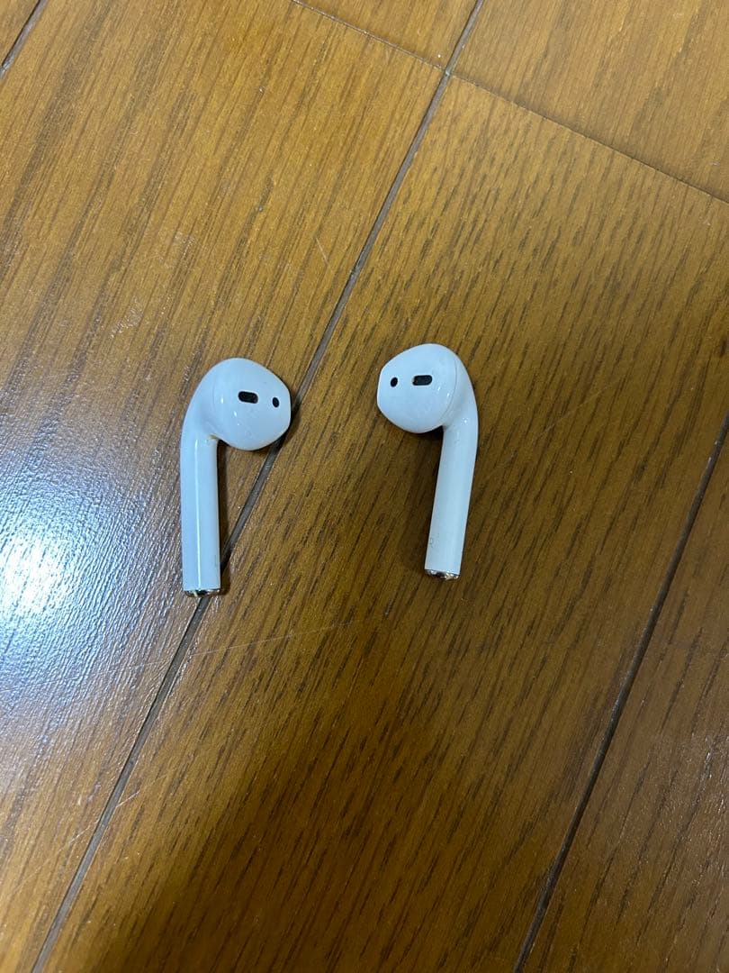 ヘッドホン Apple AirPods MV7N2J/A