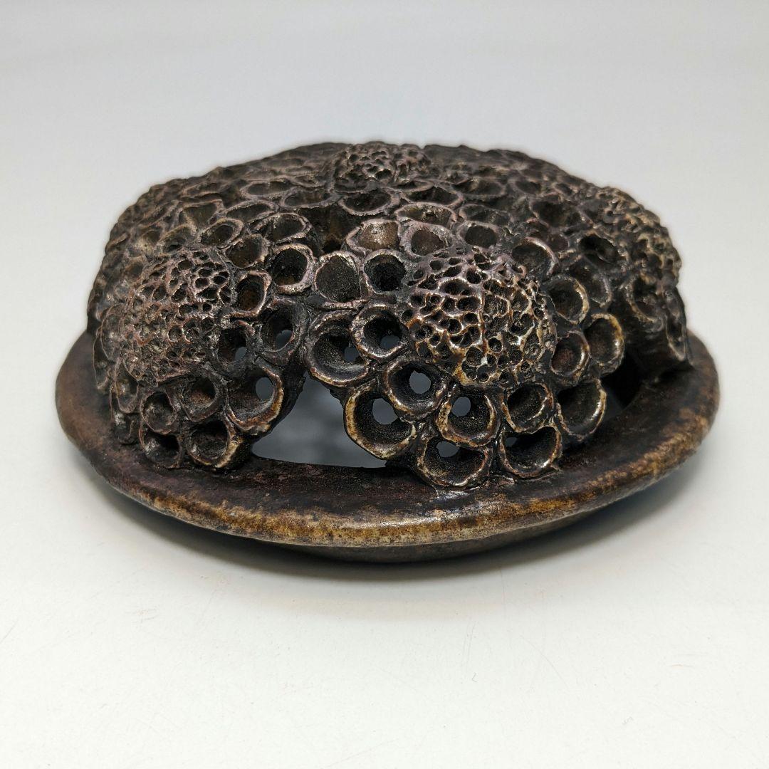 菊彫象耳三足香炉 備前焼？ 合箱 置物 インテリア 細工物 工芸品 香道具 在銘