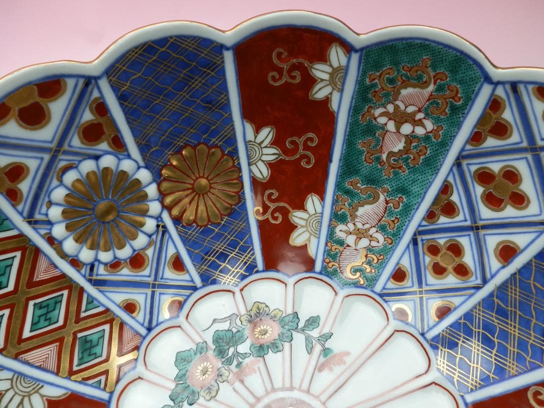 大聖寺伊万里 色絵 金彩 菊紋 菊形 大鉢 奇玉宝鼎之珍銘 MO71208