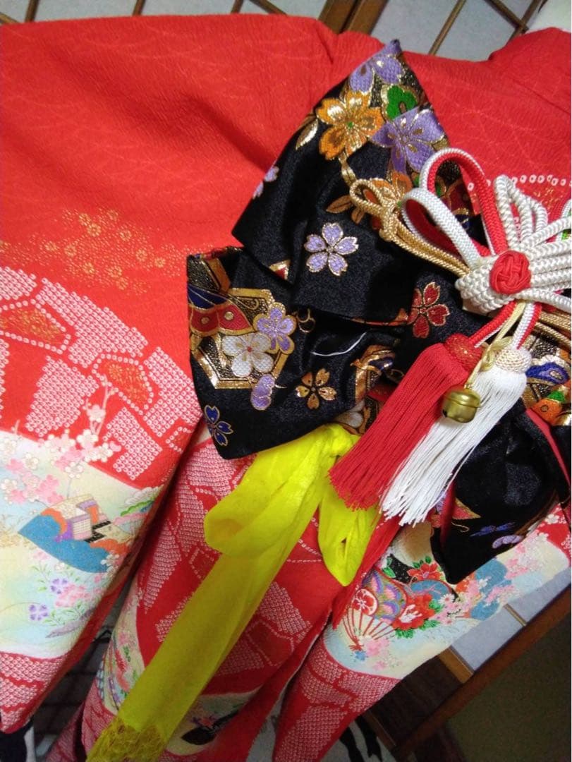 みです。7歳向け・化繊・ちりめん地のお着物セットです