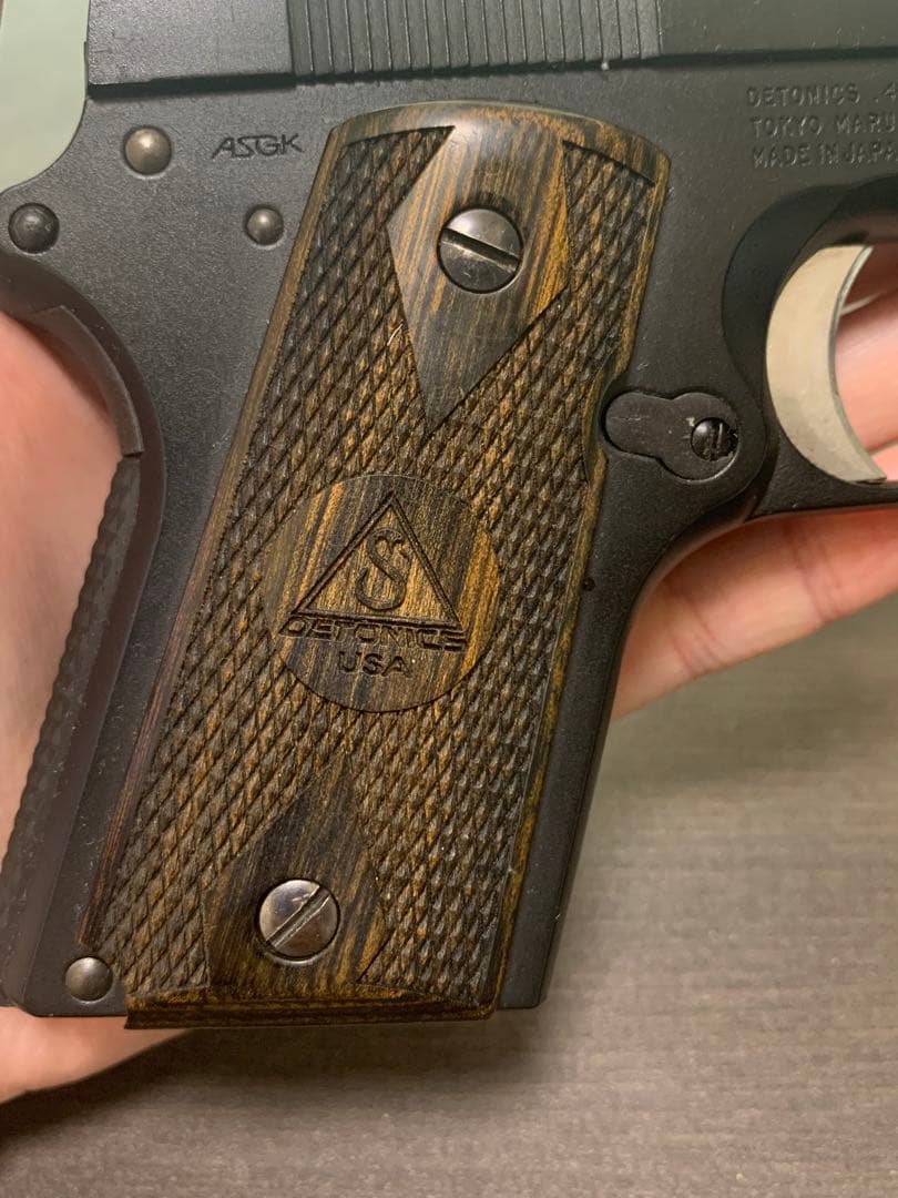 デトニクス.45　コンバットマスター　 木製グリップ 3マガジン