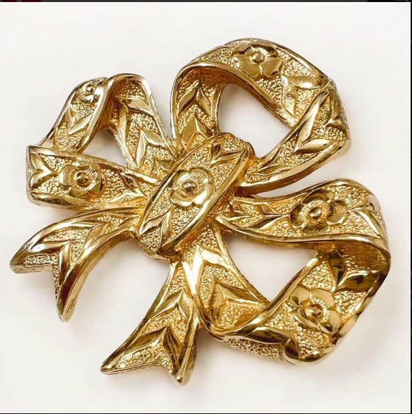 Burberrys バーバリーズ ブローチ リボン　花　 ゴールド　レディース