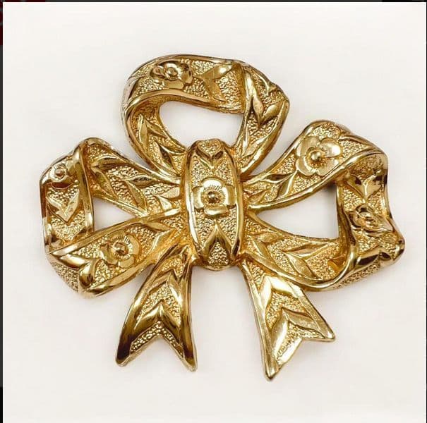 Burberrys バーバリーズ ブローチ リボン　花　 ゴールド　レディース