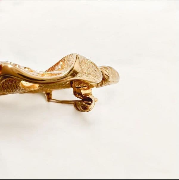 Burberrys バーバリーズ ブローチ リボン　花　 ゴールド　レディース