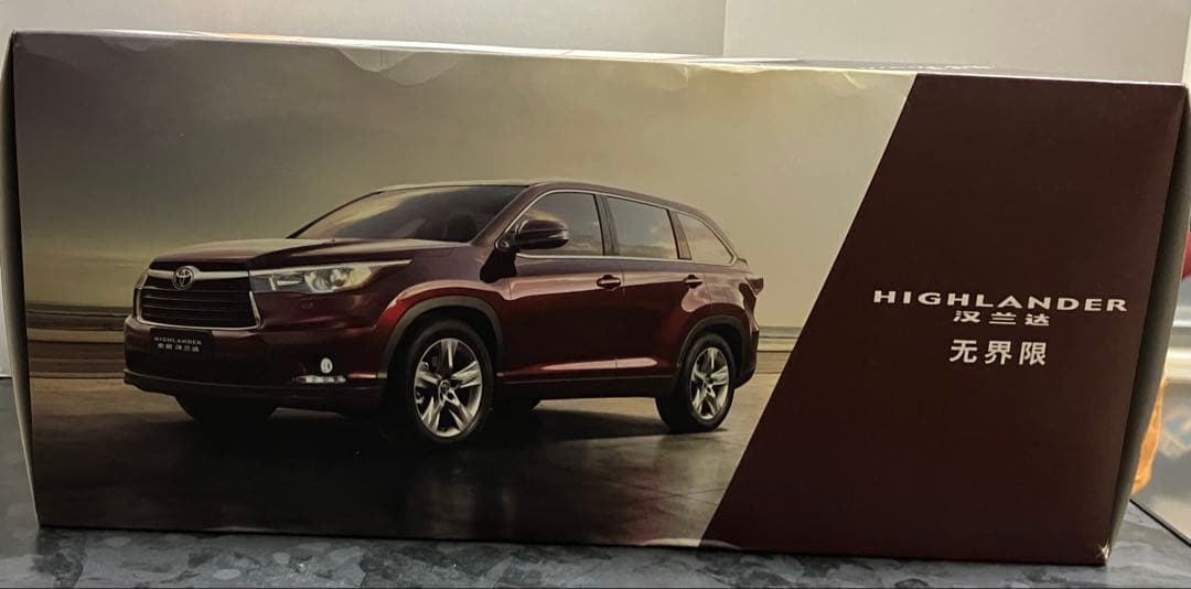 トヨタ　ハイランダー　1/18 ミニカー　カラーサンプル