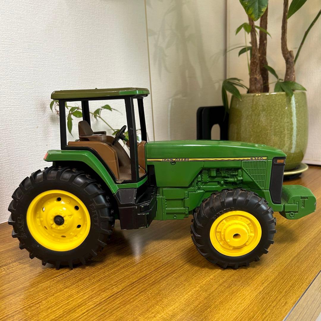 ジョンディア JOHN DEERE 8300 トラクター ミニカー 稀少