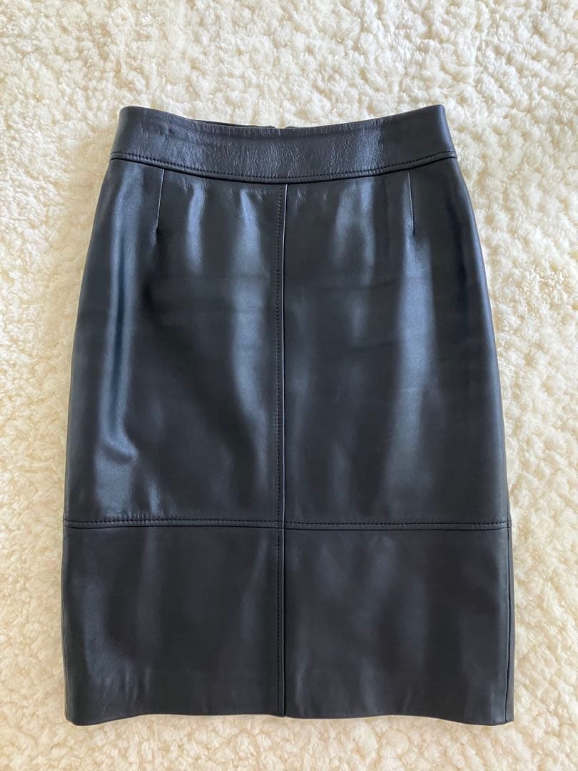 【年末年始★限定セール】定価10万円・高級Hugo Bossレザースカート
