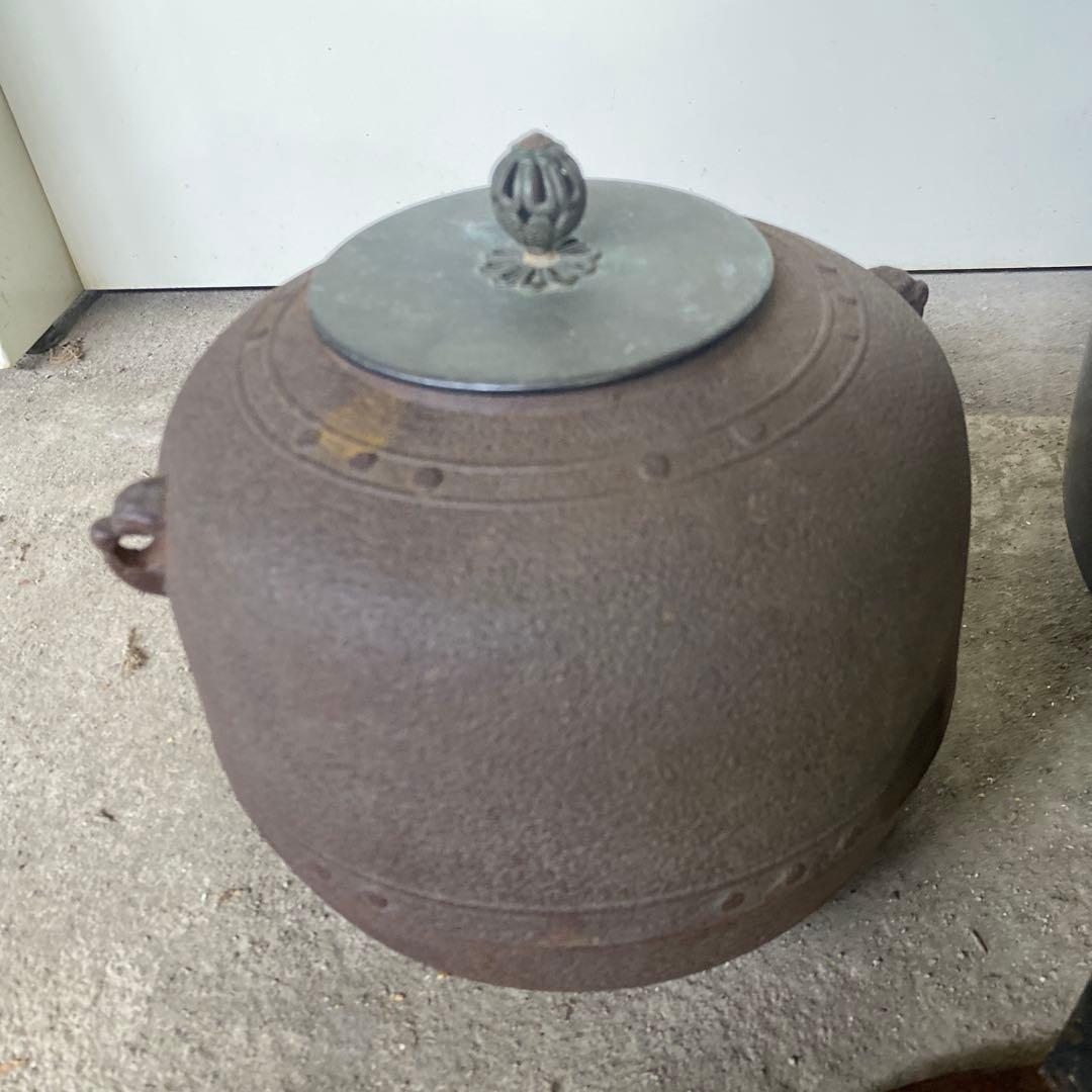 鋳鉄製 茶釜 丸型 茶道具 鉄瓶 風炉釜 鉄釜 鋳物 骨董品 古美術 鉄 真鍮