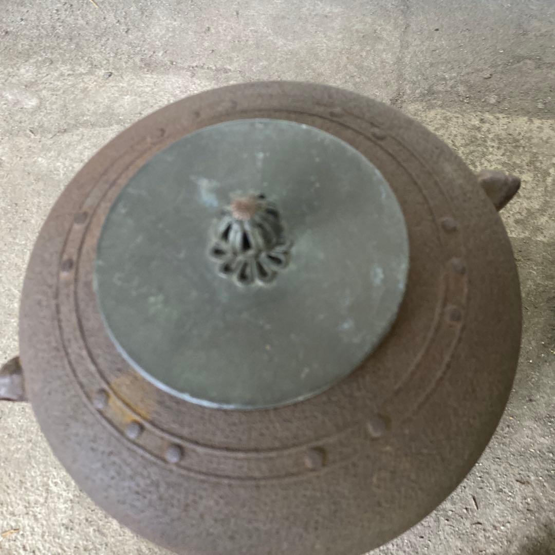 鋳鉄製 茶釜 丸型 茶道具 鉄瓶 風炉釜 鉄釜 鋳物 骨董品 古美術 鉄 真鍮