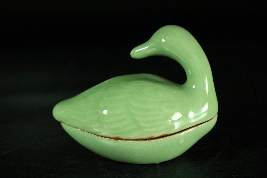 眞清水蔵六作 青磁 雁 香合(K-BB521)