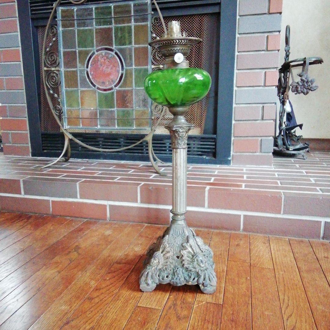 緑色のオイルランプ