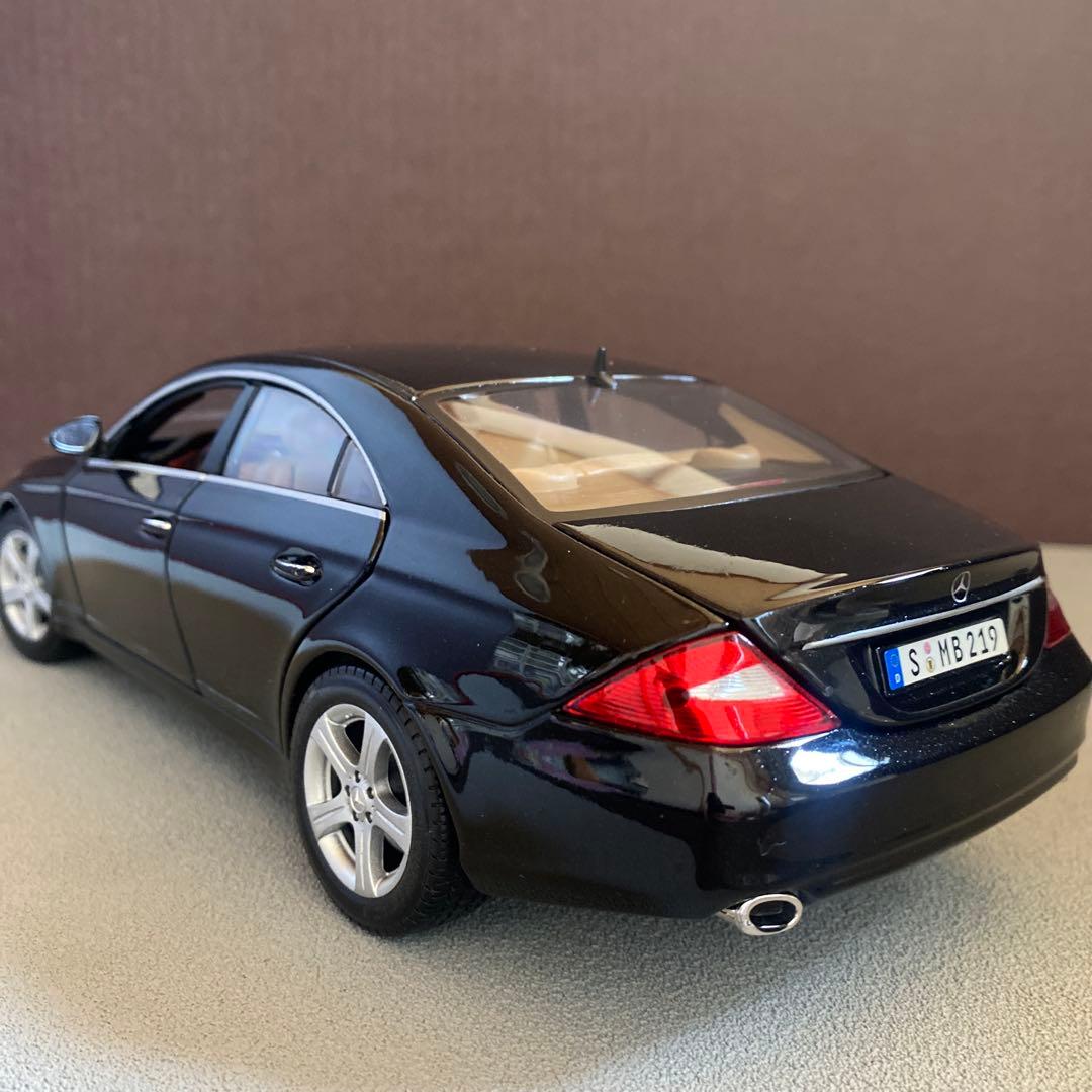1/18 メルセデス・ベンツ CLSクラス ミニカー