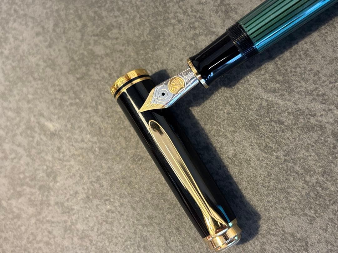 万年筆 ブラック・グリーン ストライプ