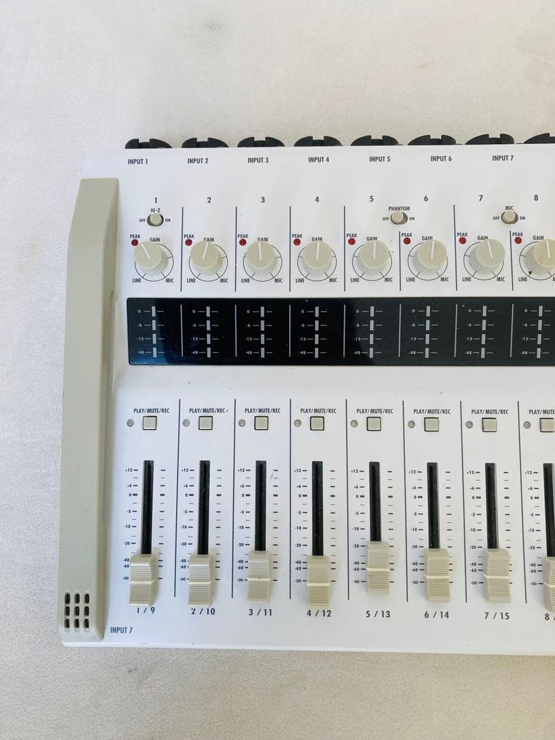 ZOOM　R16　マルチトラックレコーダー　オーディオインターフェース　音楽制作