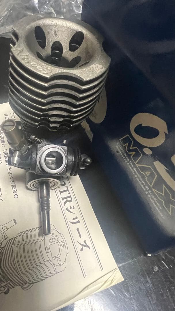 O.S. MAX-12TR エンジン