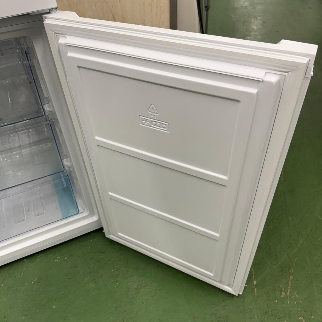 156 24年製　冷蔵庫　230L 200L強　小型　一人暮らし　右開きホワイト