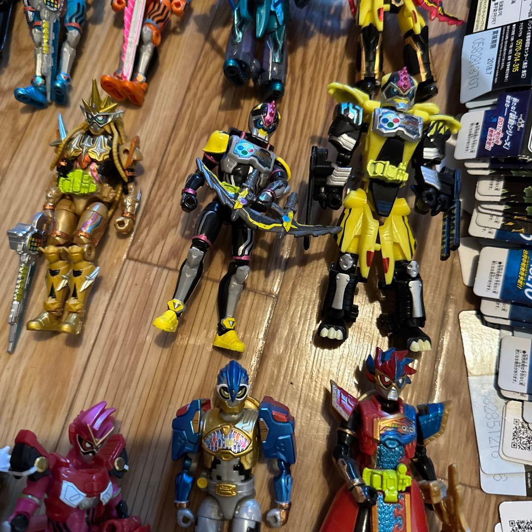 仮面ライダー エグゼイド 装動　21体＋アーマー3つ