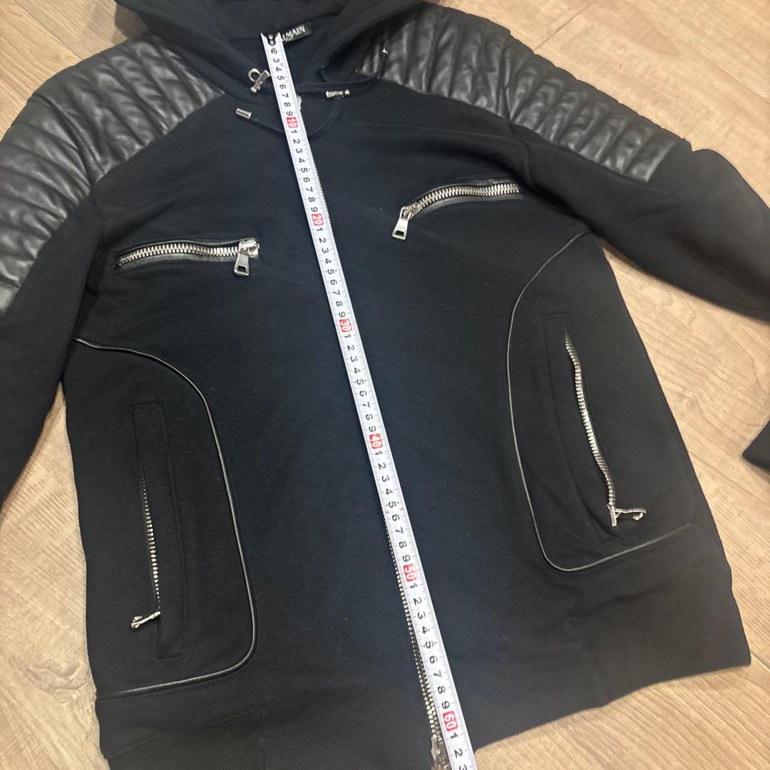 BALMAIN ブラック フード付きパーカー