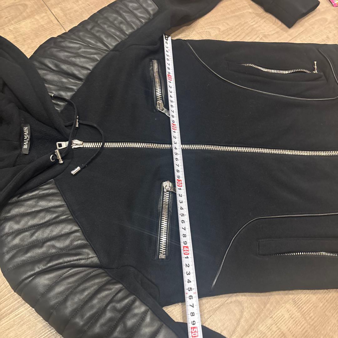 BALMAIN ブラック フード付きパーカー
