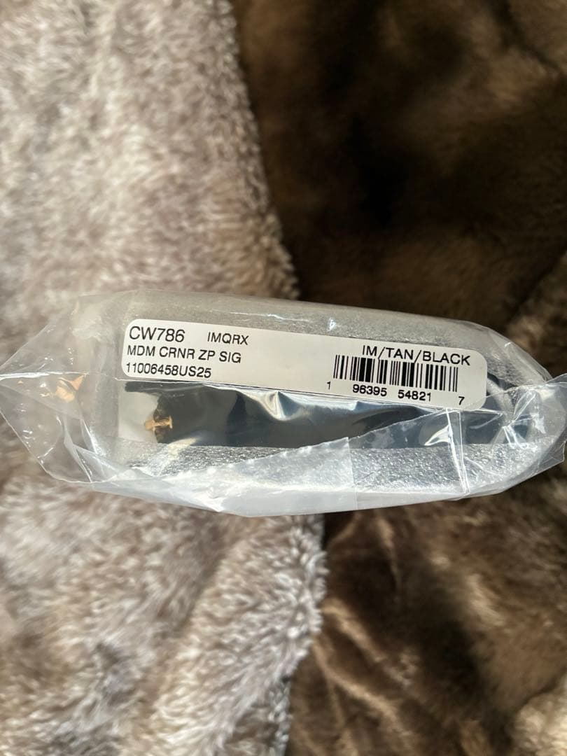 新品未使用　coach cw786imqqx　シュリンクあり 二つ折り財布