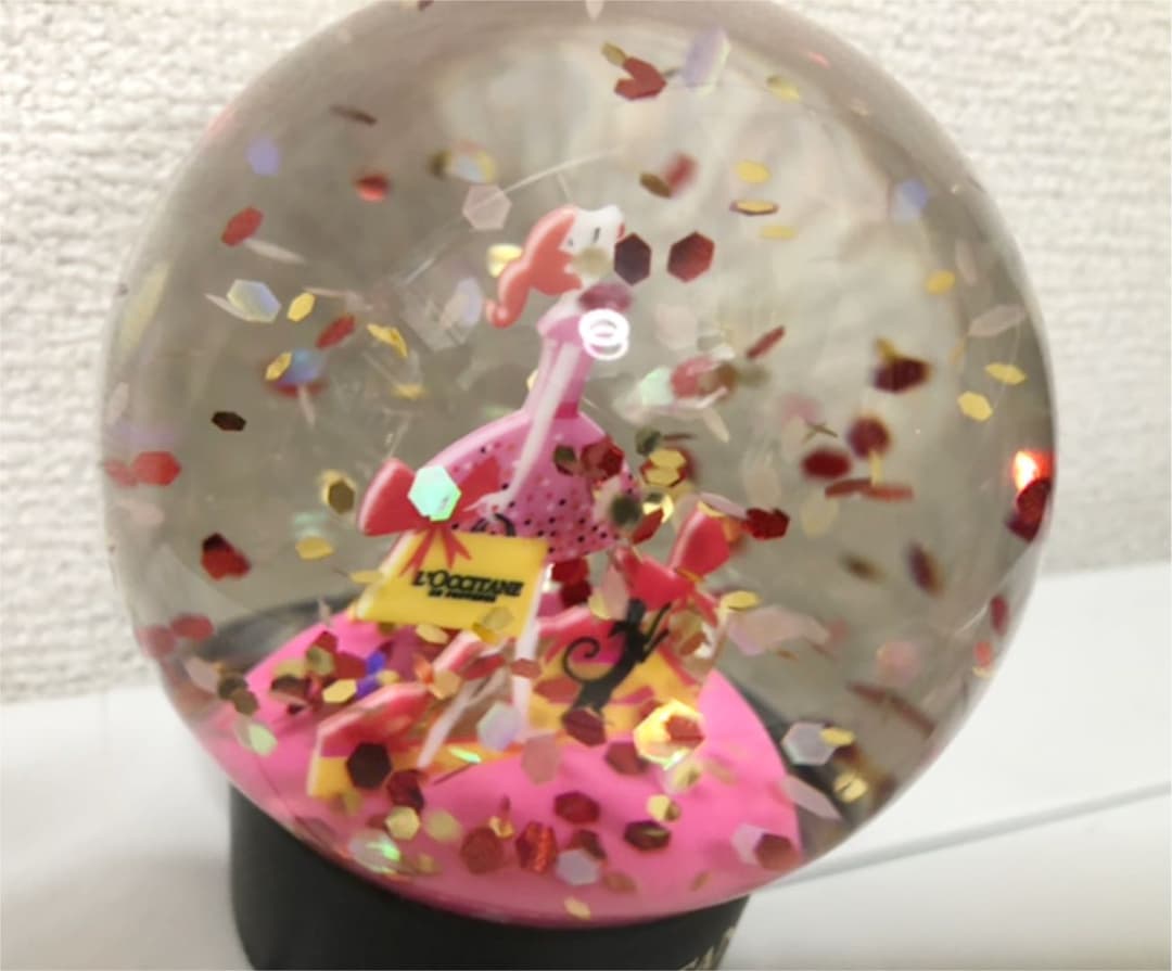 スノードーム　２点　シャネルとロクシタン　インテリアノベルティ