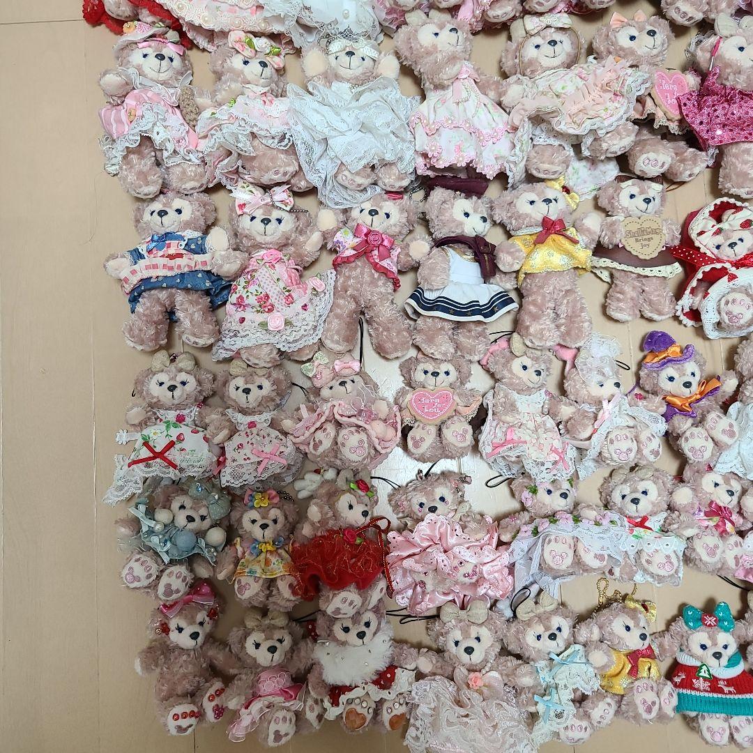 ダッフィーとシェリーメイのぬいぐるみ(88体)。