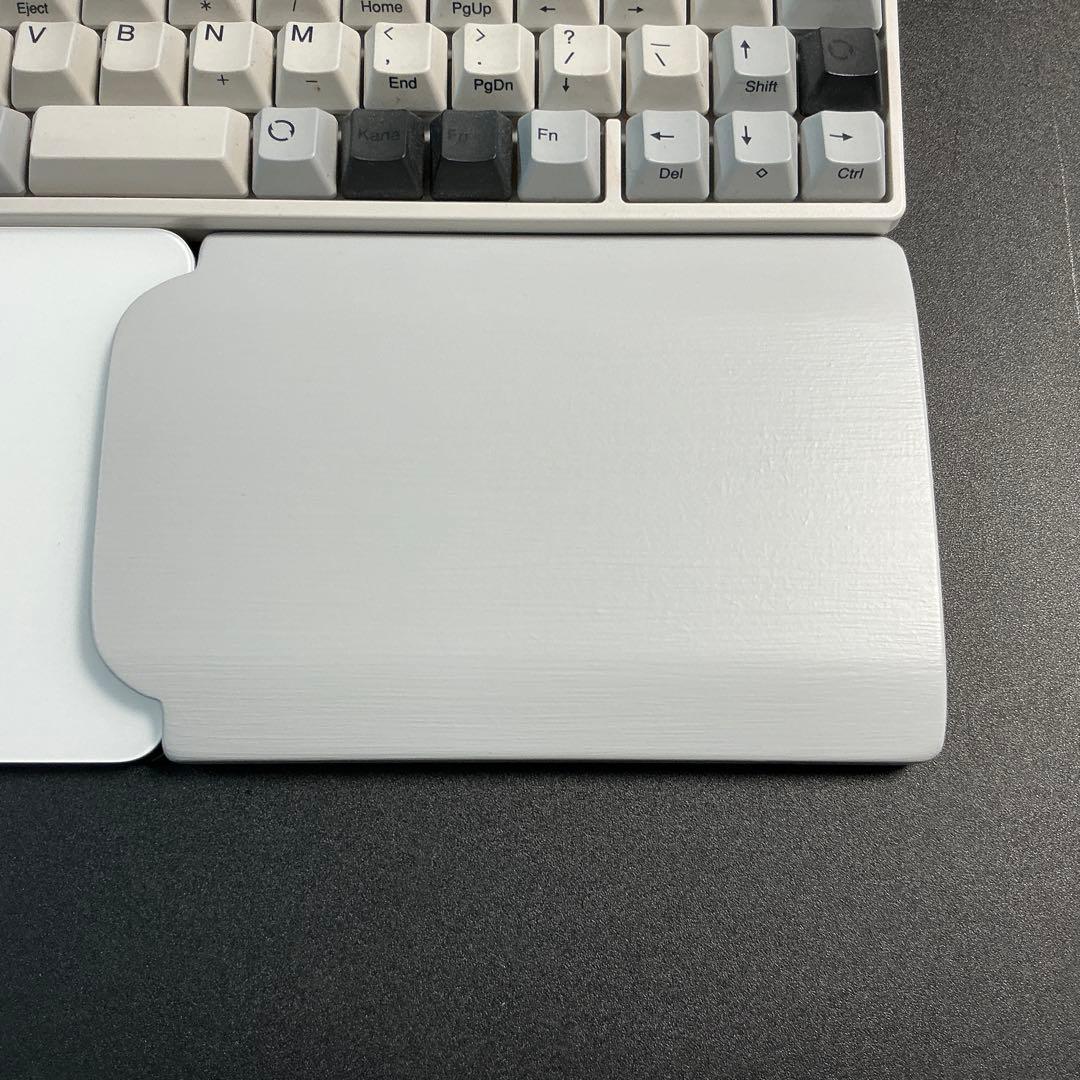 オーダー作品　リアルフォースR3TKL対応　ウイング付パームレスト ライトグレー