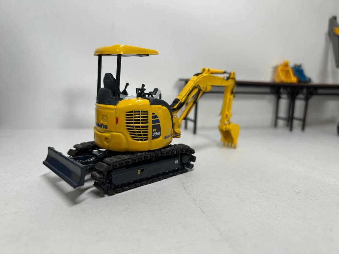 コマツpc30mr