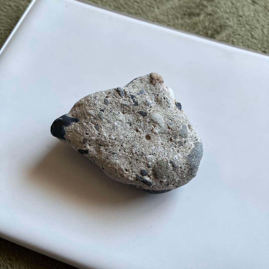 ユニークな灰色の石