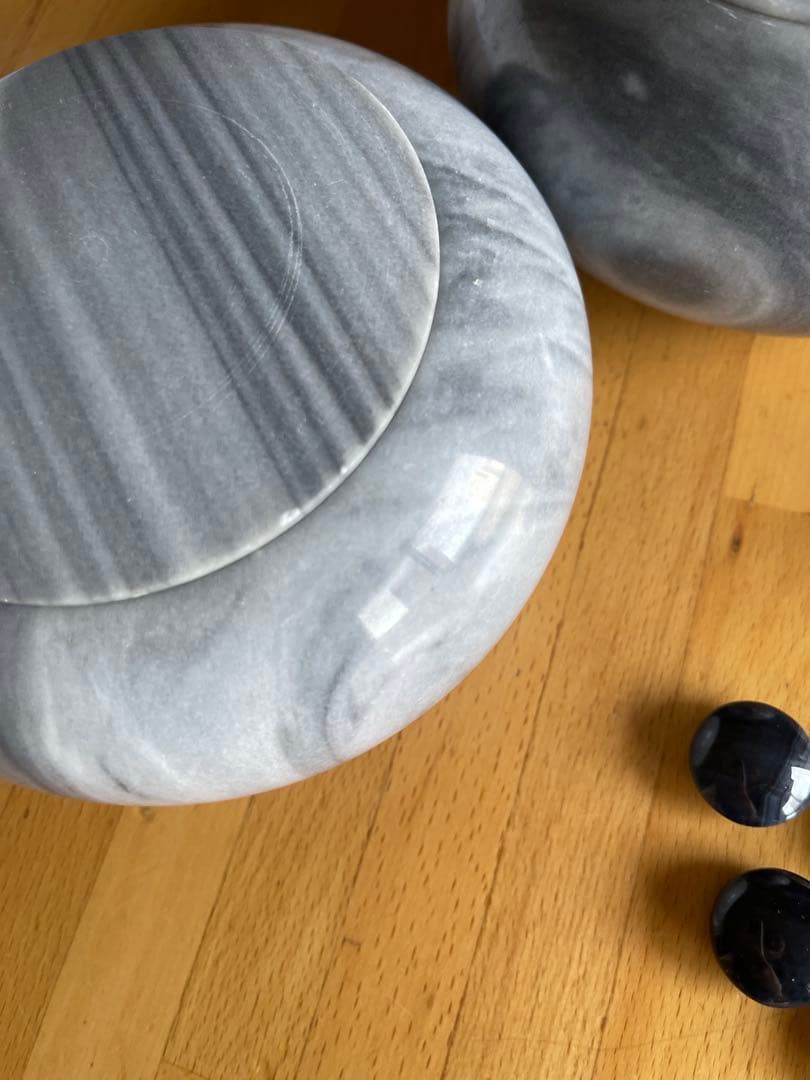 専用出品　　囲碁石セット 大理石風容器付き　白　黒　大理石？瑪瑙？