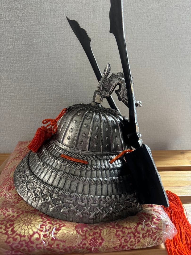 兜。金属製 。レトロ。未使用。シルバー。シンプル