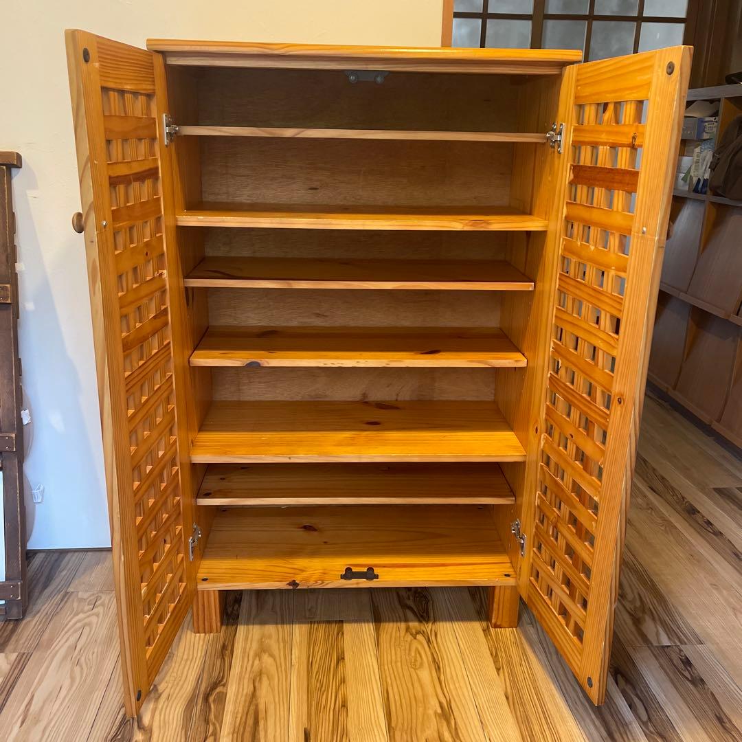 最終値下げ！木製靴箱 2扉 格子デザイン キャビネット