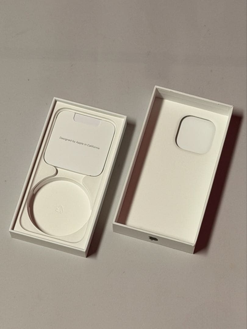 Apple iPhone 15 Pro ブラックチタン本体