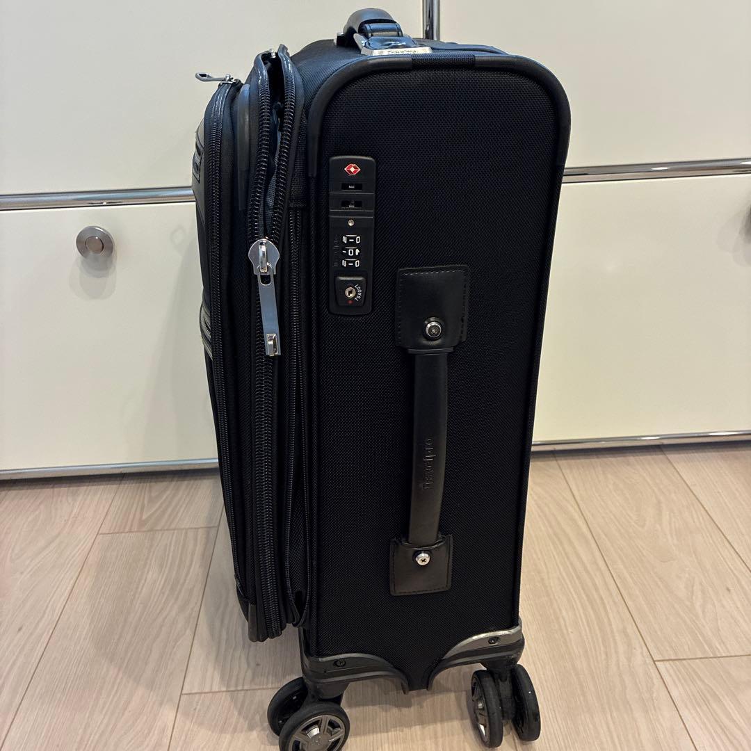 トラベルプロ travel pro ブラック 中型キャリーケース